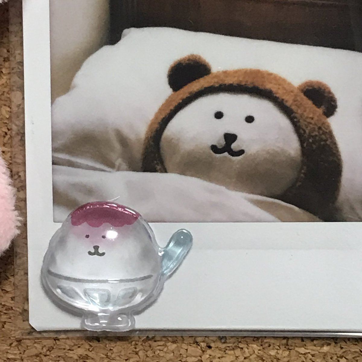 jokebearandme's tweet photo. 봉봉드롭 스티커 너무 예뻐서
아까운 마음에 떼었다 붙였다 하다 결국 붙임... https://t.co/i0wGF4E4GK
