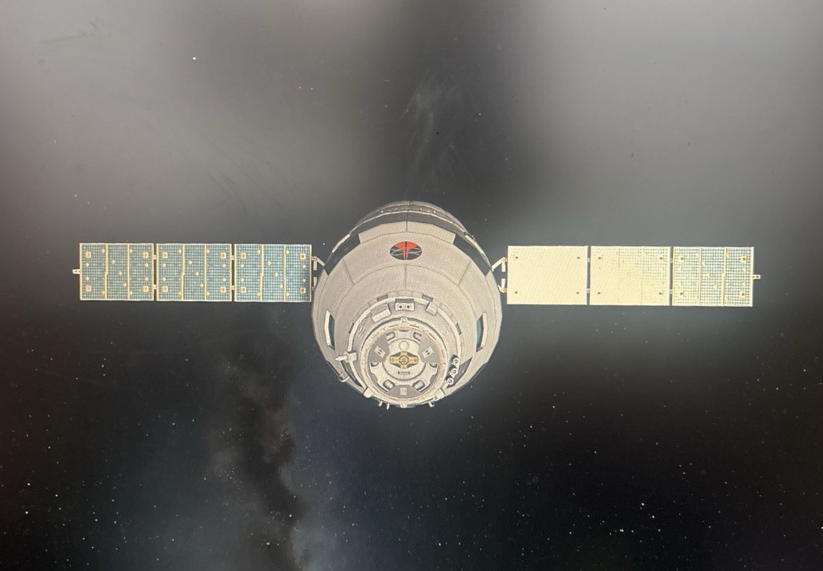 AdrianDragseth's tweet photo. Pretty cool rocket I designed: Libra III

Description: Using 5x LR-87 with the booster tanks fueling the center tanks (thus keeping the center full until booster separation) with a RL-10 engine and smaller version of the Exploration Upper Stage used by Delta IV and SLS.

It’s carrying the Icon Crew Service Module.

ICSM+Libra III is meant for LEO crew transportation. It has the NASA Docking Standard.