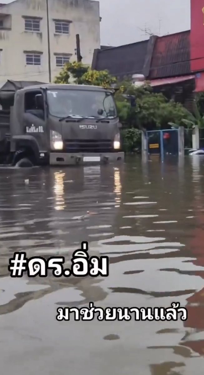 9oaercn's tweet photo. @PAKA1981 @aqmwithyou แล้วคนในรถที่นั่งอยุ่กับทหารไม่ใช่อิ่มหรอ https://t.co/KcJgVc4gMZ