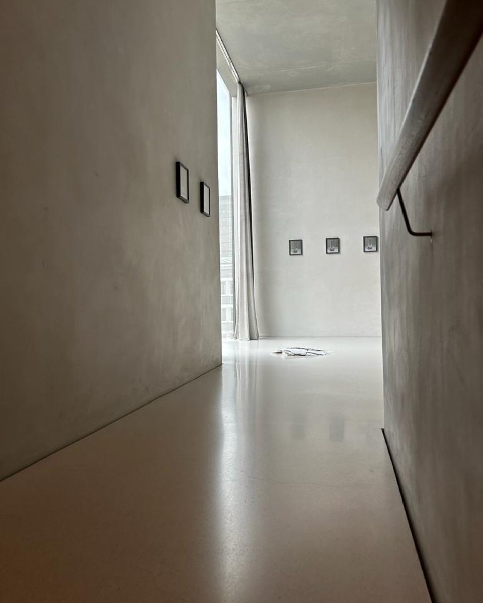 Sano8789's tweet photo. المعماري بيتر زومثور مصدر إلهام حقيقي لنا. بدأ نجارًا، ويكرّم الخرسانة والحجر والخشب النبيل في مشاريعه. زرنا متحف كولومبا في ألمانيا لمشاهدة عمله: مبنى جديد يندمج بسلاسة مع الأطلال ويحترم كل تفاصيلها. يجب زيارته! https://t.co/cPiKX3Pr6s