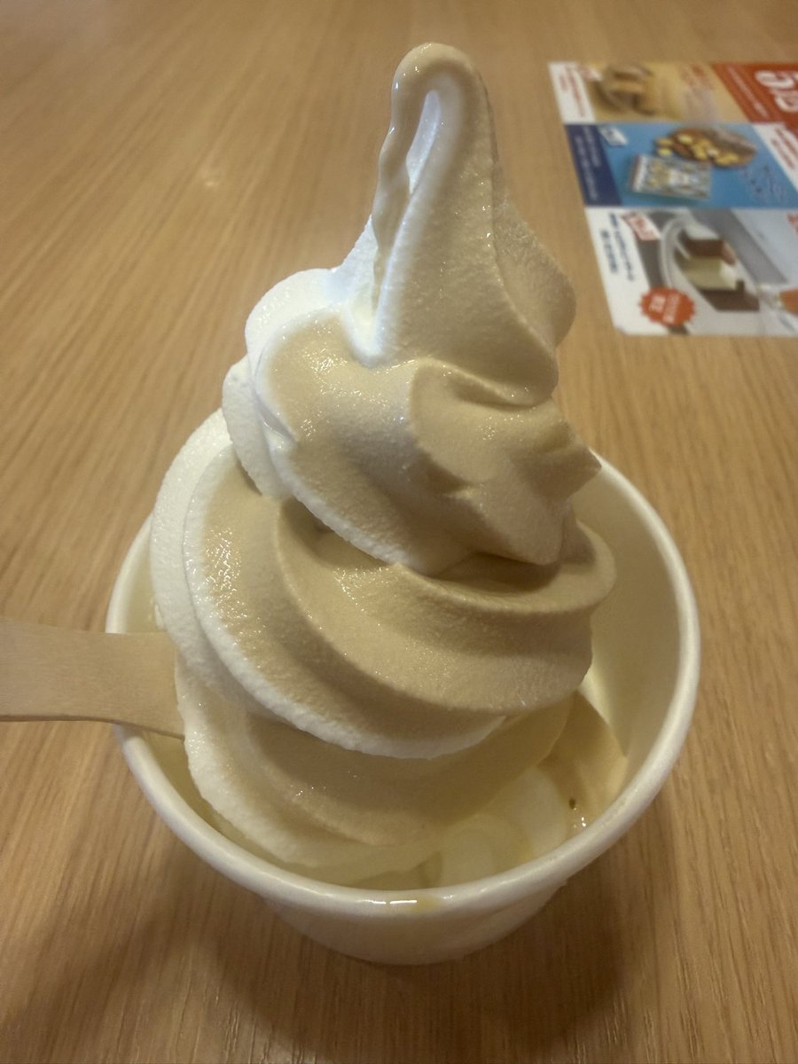 arika_sp's tweet photo. 26‘道オフ振り返り4日目その②
牧場から帰り途中空港で甘味補給。
当然戻りの電車では爆睡。
ホテル休憩後、その後有志にてラムしゃぶのお店へめちゃくちゃ美味しかった。
出汁をいろいろ選べるのでまた違った味を試してみたい。
#予言者北海道オフ https://t.co/WVdXrpuGGK