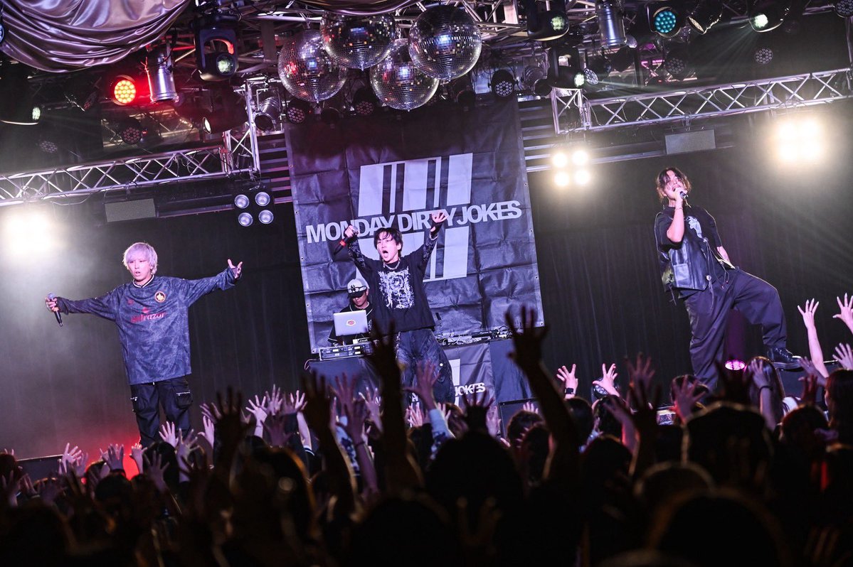 M_D_J_official's tweet photo. 9/26(SAT)
Monday Dirty Jokes presents. @M_D_J_official
「 DELA SUMMIT vol.12 」
~ MDJ 9th Anniversary Party ~
NAGOYA ReNY limited(愛知) @nagoya_reny
.
MDJ9周年記念 #デラサミ でした🔥
.
お越し頂いた皆様
ありがとうございました‼️
.
今後のライブスケジュールはこちらから⬇️
https://t.co/zH98rPs2mq
.
本日のセトリも公開⬇️
__________________________
.
📝🎤TODAY SET LIST🎤📝
.
SE~advance~
クダラナ
High you show!!
NOVICE
ミエナイセブンfeat.CAIKI,Hao
OVER HEAT feat.森本爵,RefRise
ファンファーレ
ありがとう
ツヨメテキーラ
.
=コラボ参加=
BARIMELLOW / A//FECT
Higher / CAIKI
さざんか / 森本爵 with REO issaソロ参加
ヒカリ / Snugs
君がくれた物語 / シクラメン
.
各種音楽サイトにて楽曲配信中🎧
▷ https://t.co/KtWUaxKcYd
.
__________________________
.
#MDJ @shikura_x @jbb_crew @Snugs_official
@Ref_Rise @tsukasarb @caiki_official @XEVEN_JAPAN @afect_official @MDJmgmt