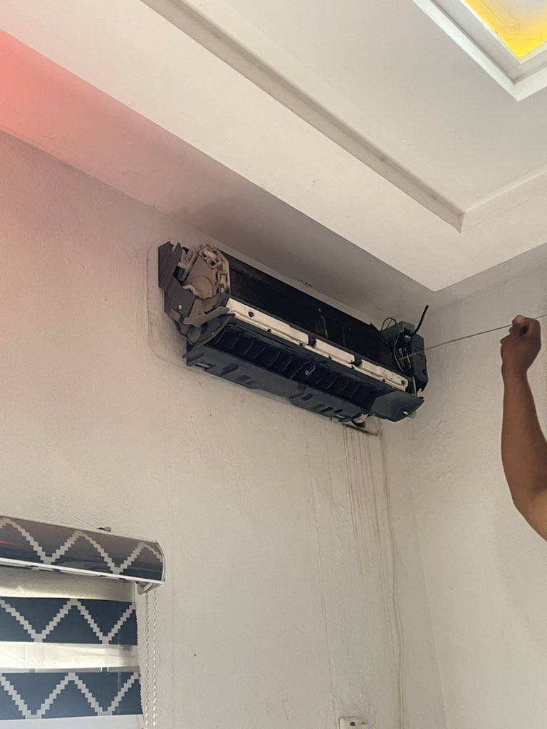 MrChizzyMe's tweet photo. Servicing AC is another sign of poverty 😤

We suppose Dey buy NEW one if e Spoil https://t.co/6FLjO0uLcf