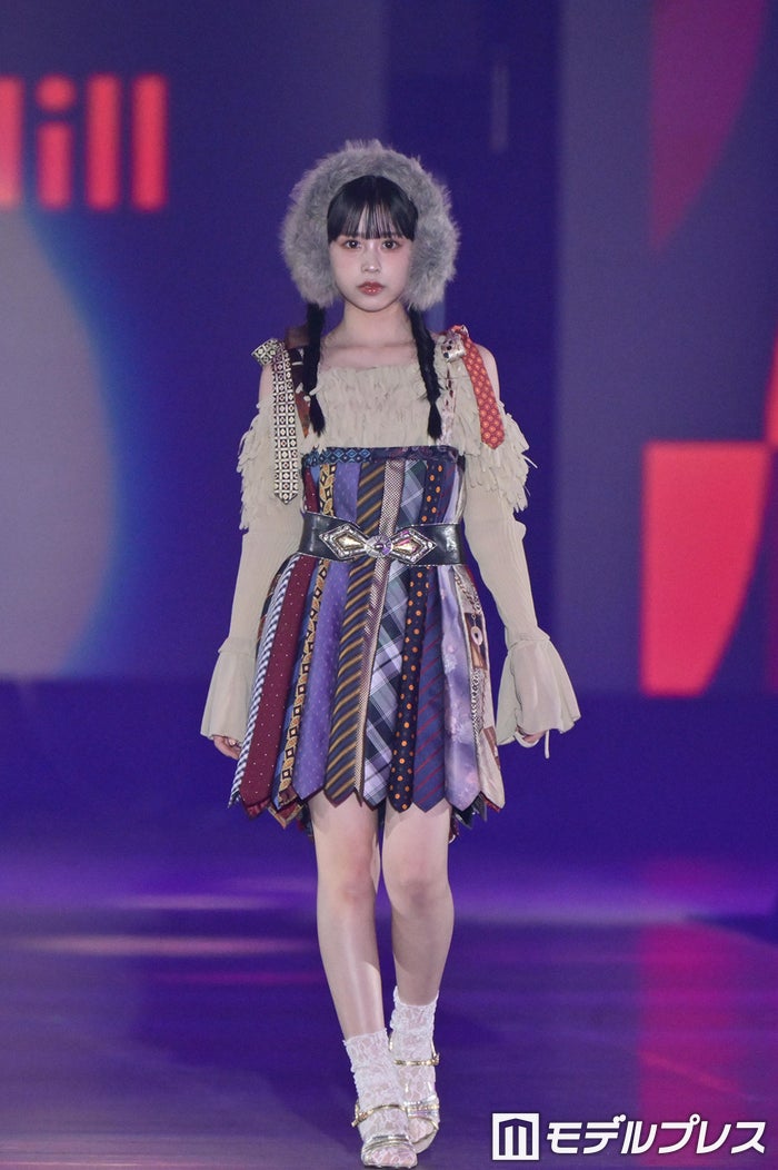 modelpress's tweet photo. 【♥️Rakuten GirlsAward 2026 A/W🍰🍭】

「GTO」カジサック長女・梶原叶渚
ネクタイパッチワークのミニドレス着こなす

ボリューム感あるイヤーマフで小顔際立つ
https://t.co/NfhkgOSLha

#ガルアワ2026AW https://t.co/mzarSpciUY