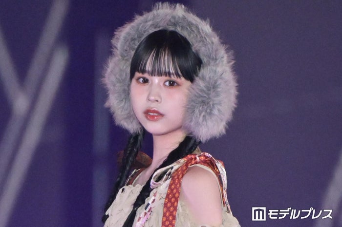 modelpress's tweet photo. 【♥️Rakuten GirlsAward 2026 A/W🍰🍭】

「GTO」カジサック長女・梶原叶渚
ネクタイパッチワークのミニドレス着こなす

ボリューム感あるイヤーマフで小顔際立つ
https://t.co/NfhkgOSLha

#ガルアワ2026AW https://t.co/mzarSpciUY