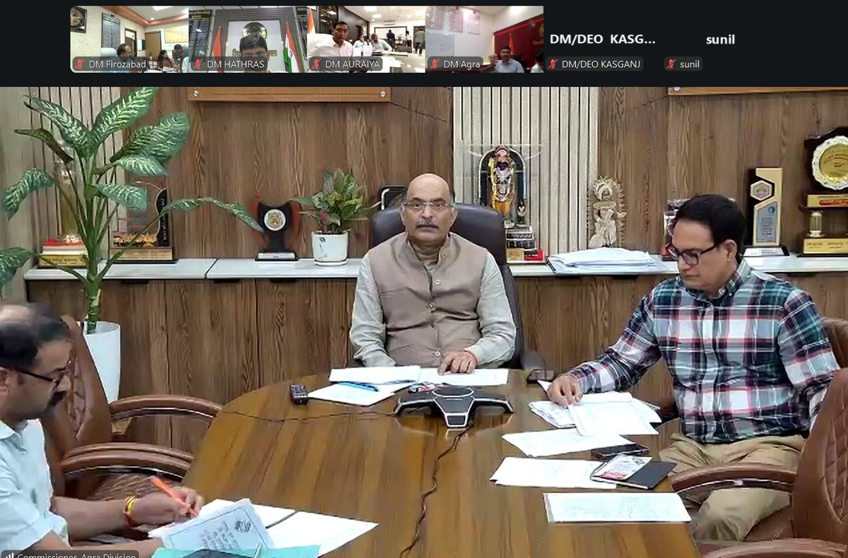 CommissionerAgr's tweet photo. मण्डलायुक्त श्री नगेन्द्र प्रताप जी की अध्यक्षता में उ०प्र० विधान परिषद आगरा खण्ड स्नातक ��वं आगरा खण्ड शिक्षक निर्वाचन क्षेत्र के निर्वाचन-2026 की तैयारियों के संबंध में वीडियो कांफ्रेसिंग के माध्यम से हुई बैठक. https://t.co/YLROpFmxZs