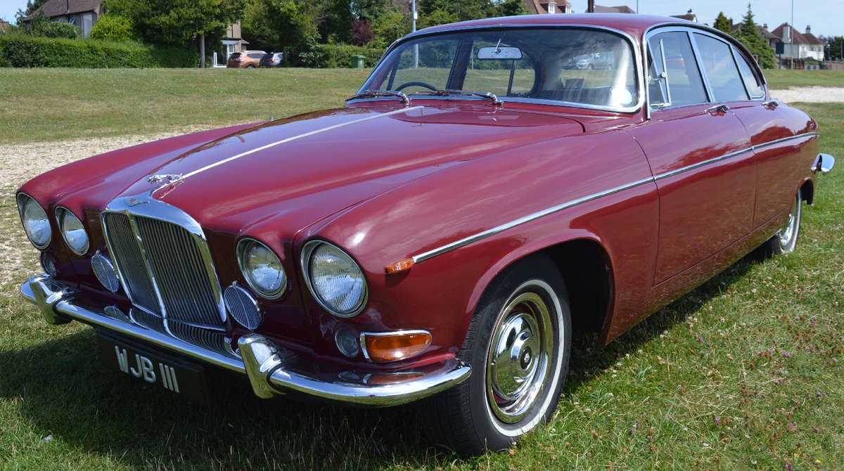 UltimativCars's tweet photo. (Background knowledge)

The #Jaguar #420G (1966-70; 5.763 units) is the slightly modified version of the #MarkX|#MkX; as the regular #Mk-series (w/ Greek n°) ended then, before getting a successor in the shape of the (smaller) XJ.

IMPORTANT: the 420G is NOT the #Jaguar420! https://t.co/ZmnVVA081o