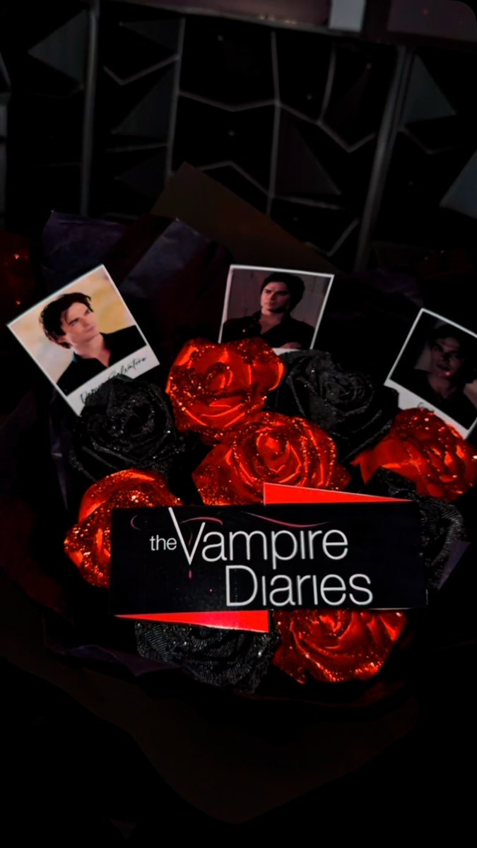 XoxMileyCyrus's tweet photo. لعشاق The Vampire Diaries وفريق ديلينا، هذه الباقة لنا. وستيلينا، لا تحزنوا، فكرنا بكم أيضًا. اطلبوا الآن! نوصل إلى جميع أنحاء البرازيل. https://t.co/lGh9oBtlBb