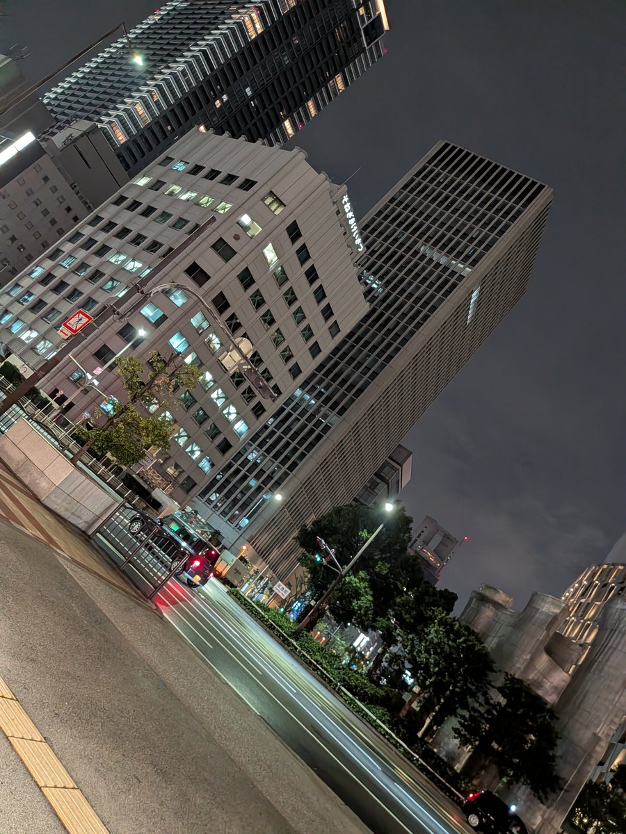 yset0's tweet photo. コロナ前の頃に一緒に仕事してた別会社の2つ下の戸田くんに再会。たまたまその現場に一緒に仕事してたのにお互い30分くらい気づかんかった。5年ぶりくらいやもんな。昔話で盛り上がった。 https://t.co/HUkCGxjUge