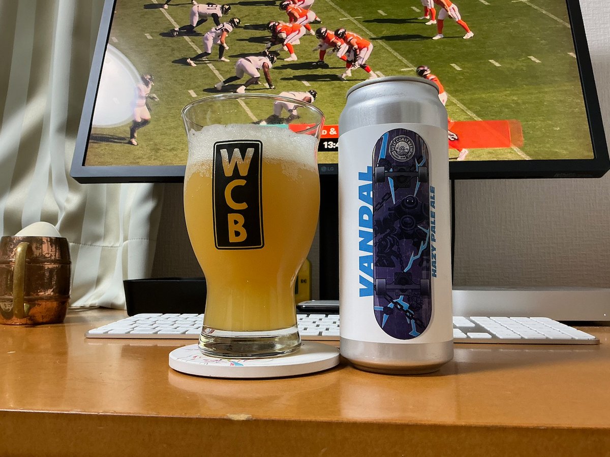 cpacisaconj's tweet photo. #NFL W2 配信鑑賞しながらの #宅飲み #たくのみ #CraftBeer #クラフトビール #ビール #beer #静岡 #wcb #westcoastbrewing #ウエストコーストブルーイング #wcbshizuoka #Vandal - グレープフルーツかじった時の様な柑橘系由来の渋さを飲んだ時に堪能出来た濃密な一杯。 https://t.co/kLI47eQMwn
