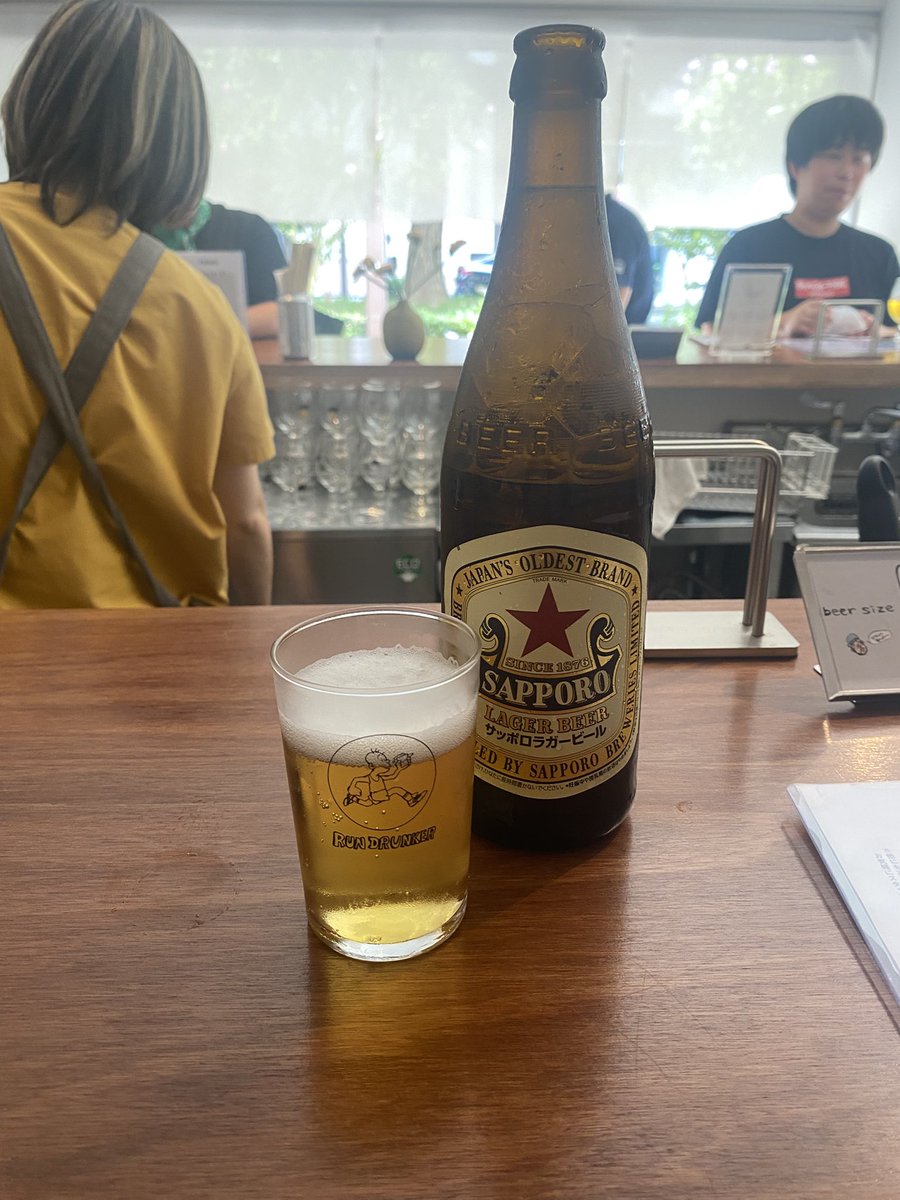 dreadrock_rasta's tweet photo. とある土曜日に
大町の素敵立ち飲み屋「立吞ベロン」
お初です気になったました
幾度もチラ見し通りかかってました

赤星中瓶¥800はやってんな‼︎
日本酒は今後増やす予定とか
西側の酒を勉強中なので所望したい

会津の、、てかクラフトビール全般が
苦手系だけど、、、あら美味しいかも https://t.co/7Io0aOMteb