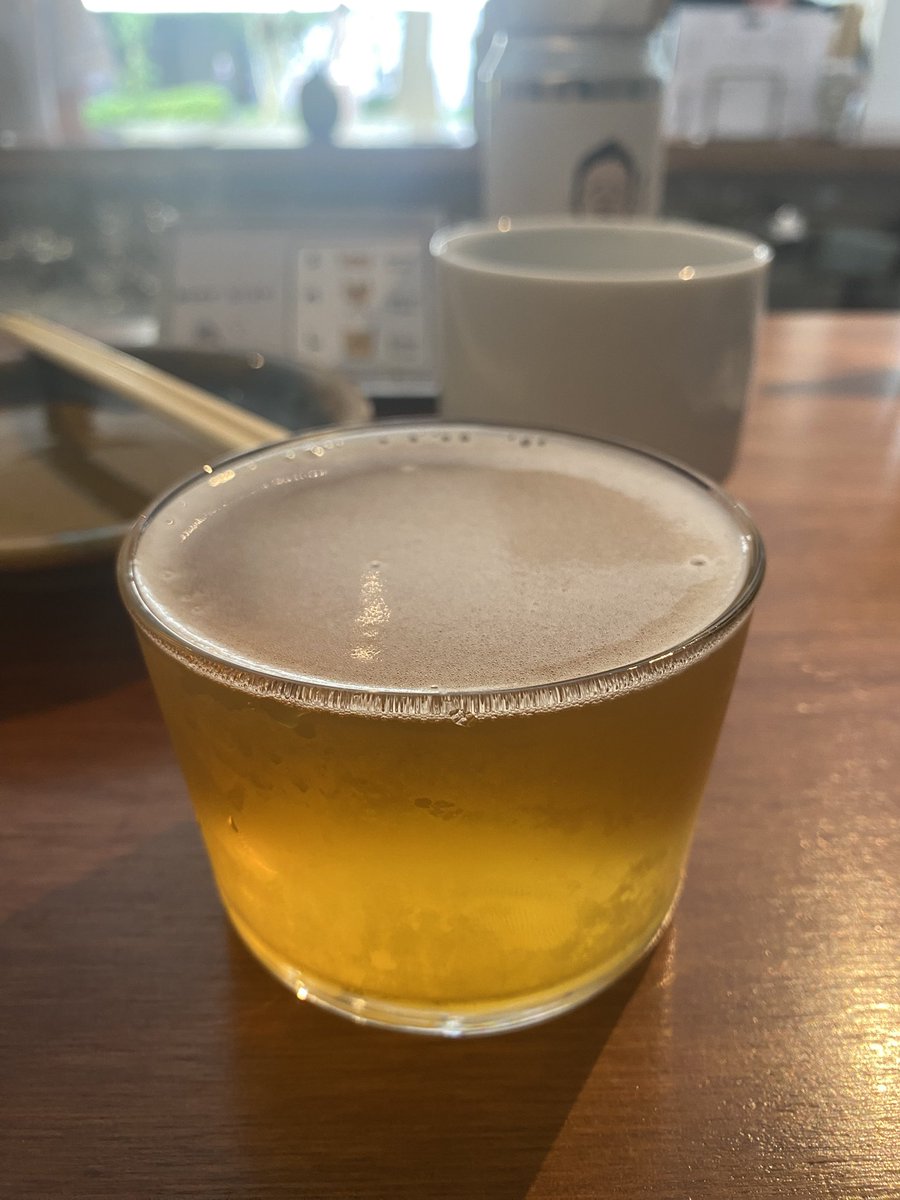 dreadrock_rasta's tweet photo. とある土曜日に
大町の素敵立ち飲み屋「立吞ベロン」
お初です気になったました
幾度もチラ見し通りかかってました

赤星中瓶¥800はやってんな‼︎
日本酒は今後増やす予定とか
西側の酒を勉強中なので所望したい

会津の、、てかクラフトビール全般が
苦手系だけど、、、あら美味しいかも https://t.co/7Io0aOMteb