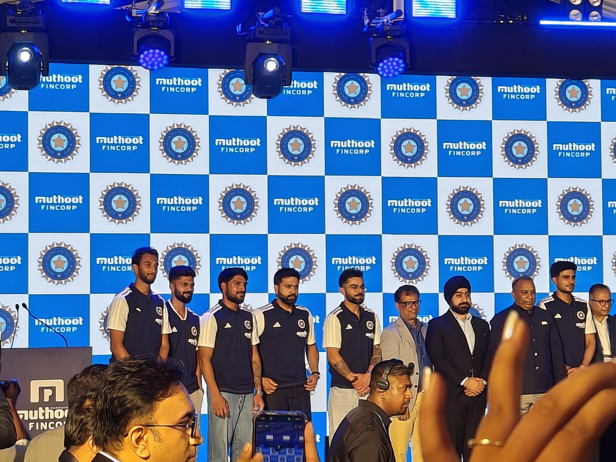 CricCrazyJohns's tweet photo. Rohit Sharma, Virat Kohli, Ruturaj, Shubman Gill and all other Indian players during Muthoot FinCorp event. 🇮🇳⭐ https://t.co/Qes5L9txRv