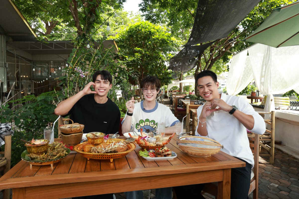 DomundiTV's tweet photo. ชีพจรลงพุง x แม้กณฐ

พบกับ “แม้ก” @mmaxmaxxxx และ “ณฐ” @natasittttt ในรายการ ชีพจรลงพุง 🍽 😋

📺 รับชมได้แล้วตอนนี้ทางช่อง  AmarinTV 34

#ชีพจรลงพุงxแม้กณฐ https://t.co/Z7fadPit4x