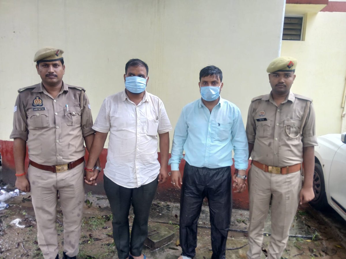 maharajganjpol's tweet photo. उक्त प्रकरण में स्थानीय पुलिस द्वारा त्वरित कार्रवाई करते हुए तत्काल सुसंगत धाराओं में मुकदमा पंजीकृत किया गया है। प्रकरण में शामिल 02 अभियुक्तों को गिरफ्तार कर न्यायिक अभिरक्षा में भेज दिया गया है। मौके पर शांति एवं कानून-व्यवस���था कायम है। प्रकरण में अग्रिम विधिक कार्रवाई प्रचलित है।