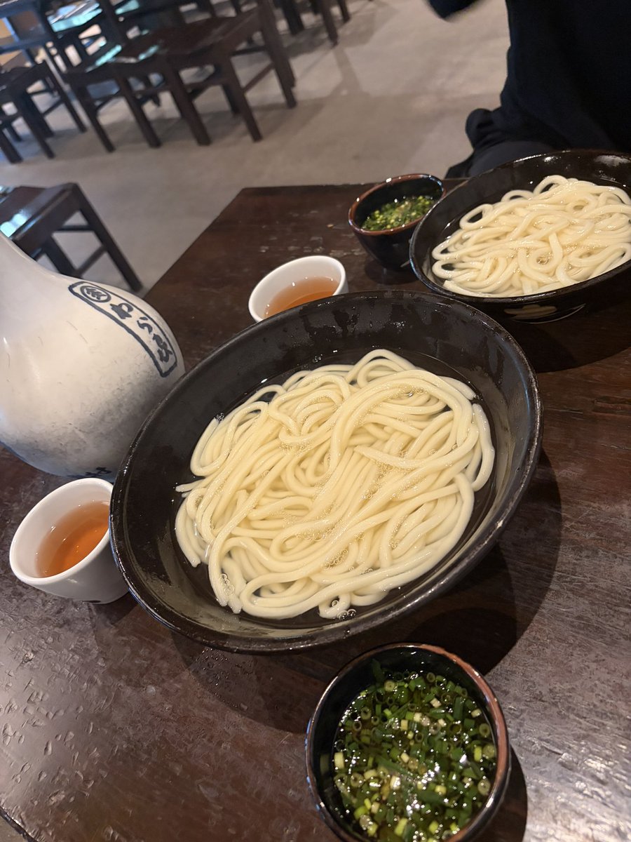 lconpy's tweet photo. 朝からドンキに行き、田舎のため余裕で買えて、そのままうどん食べた😸 https://t.co/VFYePsxZur