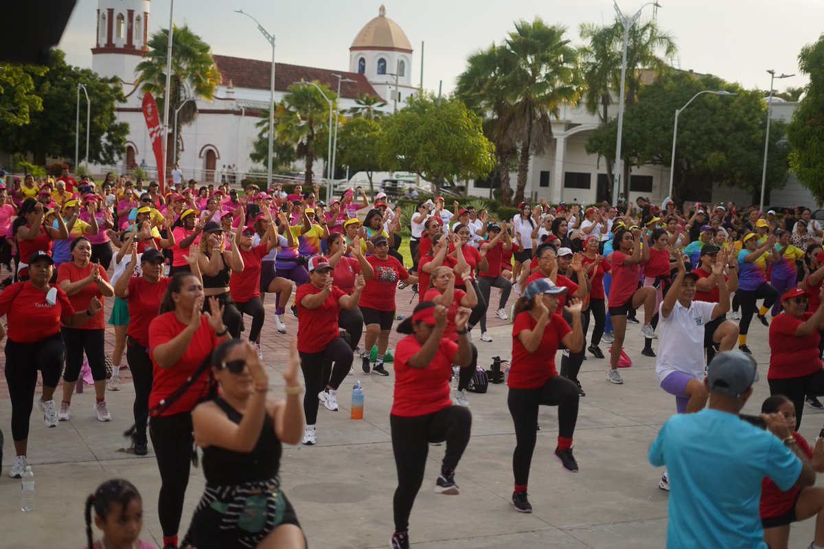 inder_atlantico's tweet photo. 💃🏽¡Qué energía en Santo Tomás! 

Vivimos una Súper Sesión de Actividad Física llena de energía, música, movimiento y, sobre todo, muchas ganas de disfrutar y cuidar nuestro bienestar🙌🏻

🏃🏽‍♀️ ¡Seguimos llevando actividad física, alegría y bienestar a cada rincón del departamento!🇮🇩 https://t.co/BbwMpTNvno
