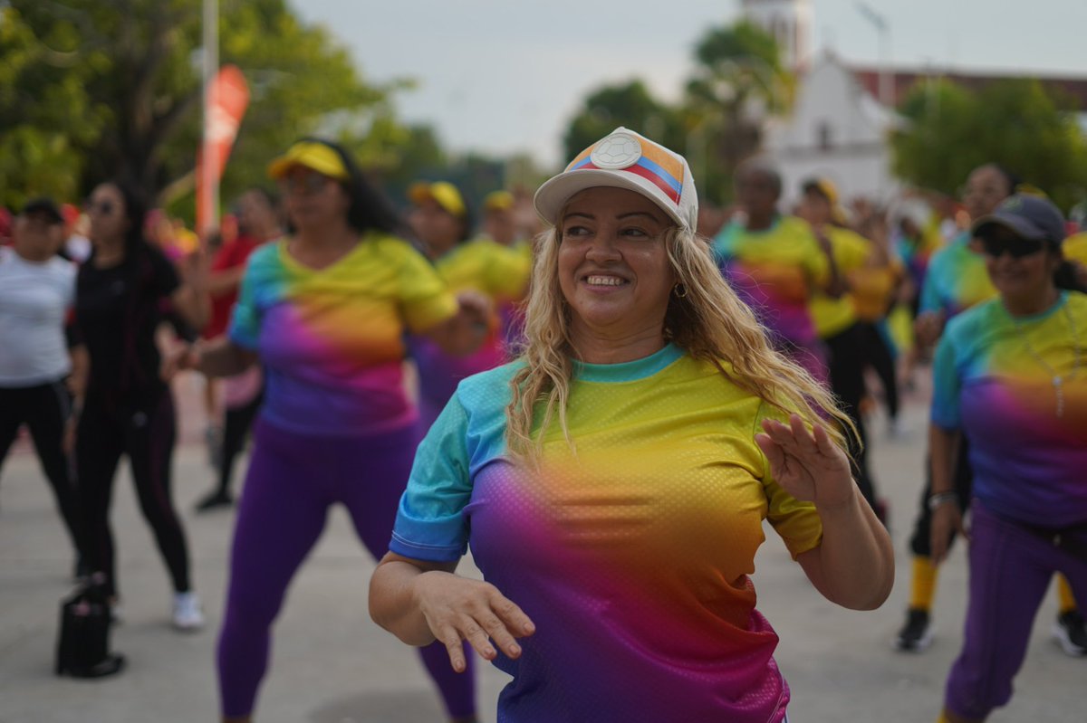 inder_atlantico's tweet photo. 💃🏽¡Qué energía en Santo Tomás! 

Vivimos una Súper Sesión de Actividad Física llena de energía, música, movimiento y, sobre todo, muchas ganas de disfrutar y cuidar nuestro bienestar🙌🏻

🏃🏽‍♀️ ¡Seguimos llevando actividad física, alegría y bienestar a cada rincón del departamento!🇮🇩 https://t.co/BbwMpTNvno