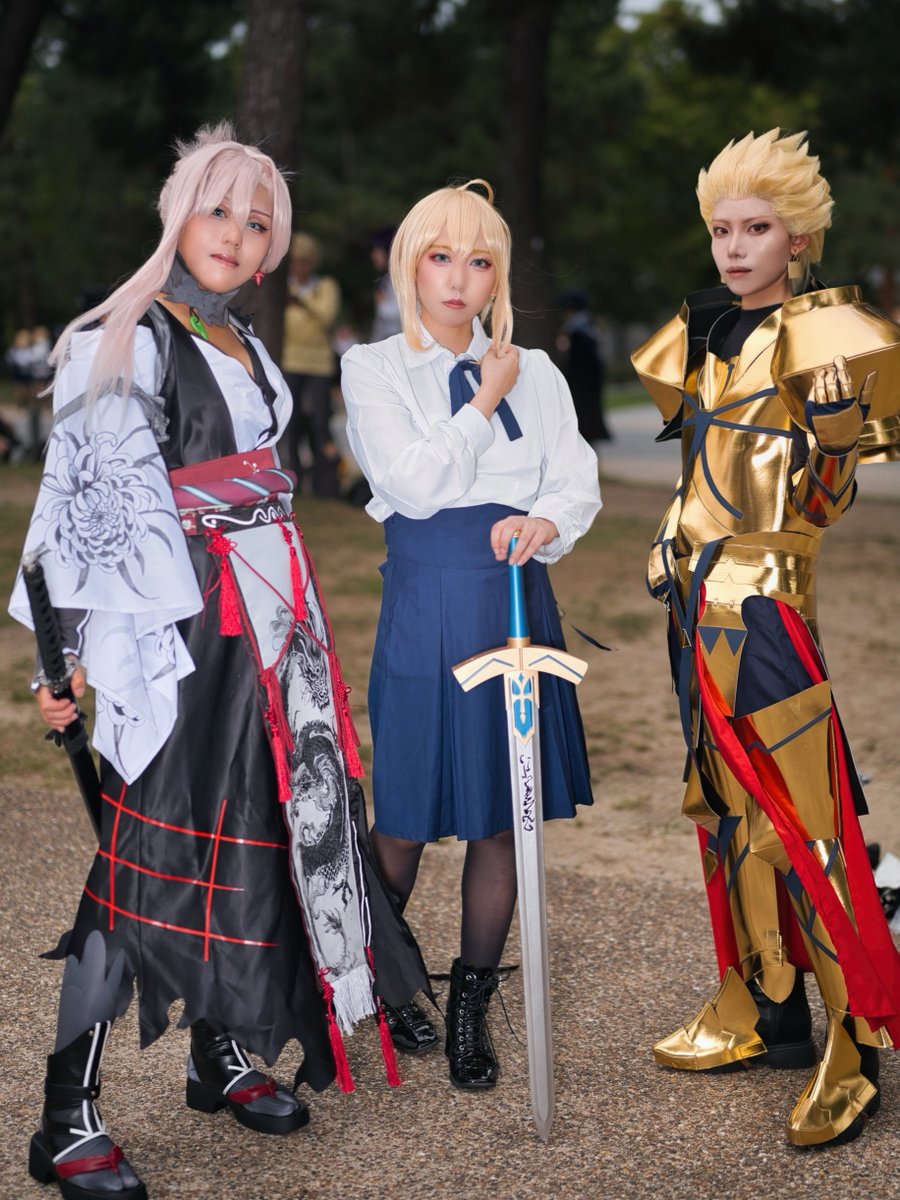 TirnaNog_Kyoto's tweet photo. #アコスタ京まふ お疲れ様でした！

宮本武蔵　　　：ちーさん@chi_cosaka
セイバー　　　：ななさん@46aej
ギルガメッシュ：ひーるさん@heel_heal

Fateシリーズの併せ撮影させていただきました＆掲載許可ありがとうございます！！

【#宮本武蔵 #セイバー #ギルガメッシュ:Fate/Samurai Remnant・Fate】⚠︎︎Cosplay / コスプレ