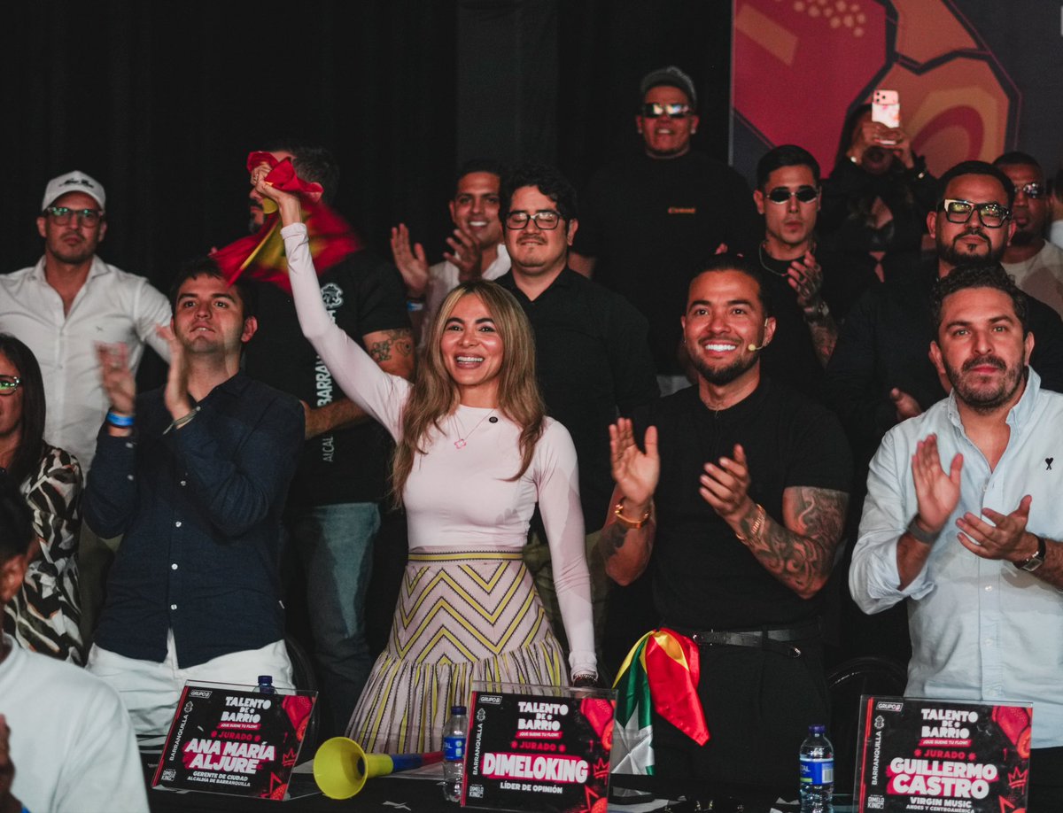 AnaMariaAljure's tweet photo. Anoche el talento de nuestros barrios se tomó el escenario ❤️🎤

Vivimos una noche llena de música, emoción, sueños cumplidos y, sobre todo, de historias que nos recuerdan todo lo que hay por descubrir cuando abrimos las puertas y damos oportunidades. Y eso es #TalentoDeBarrio 🏘️🎶

Celebramos a Elián, la Voz Versátil, nuestro ganador de la primera temporada. 🎤🏆 Un joven que nos demuestra que no hay barreras cuando se tiene la determinación y pasión por algo. Felicitaciones a todos los participantes y finalistas! 👏🏻 #Barranquilla tiene talento. Y nosotros seguiremos abriendo puertas para que llegue cada vez más lejos. 🚀