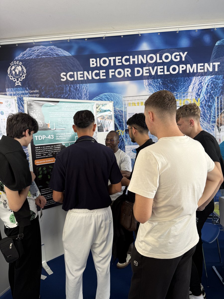 ICGEB's tweet photo. The researchers you meet - Day 2 @TriesteNext at the ICGEB stand! #triestenext #sciencefordevelopment #research #science https://t.co/4xdVxsqYGf