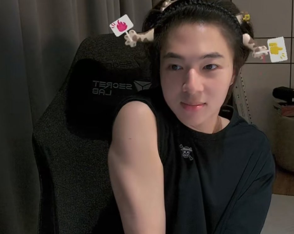 ppetchsp's tweet photo. How to อวดกล้ามยังไงให้เซ็กซี่ (ชีบอกชีเค้น !) 

( #NuNew @CwrNew ) https://t.co/yOAQOxehbt