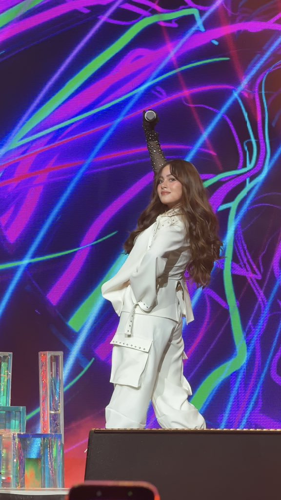 bentenaticsofc's tweet photo. Full support for this Talented Woman. grabe kaaaa!! ๐ญ
We're so proud of you, Tala! Deserve mo lahat ng 'to <33
(pahiram po pic kung kanino man ito, huhu #teambahay)
KRYSTAL BECOMING BEGINS
#BecomingKrystalMejes https://t.co/NppY3cqLPQ