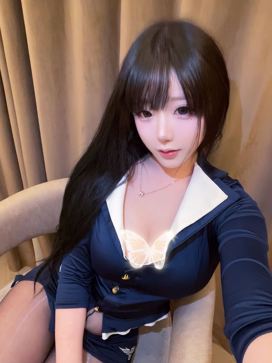 aki_healthy's tweet photo. "发呆时 总想起最初的我们#黑长直" https://t.co/ObU30rZNXs