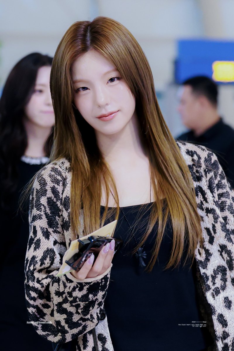yejisupporters's tweet photo. 260926 ///😍

#ITZY #YEJI #예지 #옞덩봤덩 https://t.co/pnDdGc0Ktj
