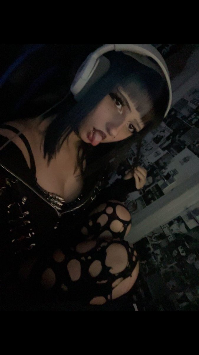 all4aimeez's tweet photo. let’s get high and makeout https://t.co/TBzIhfYDDr