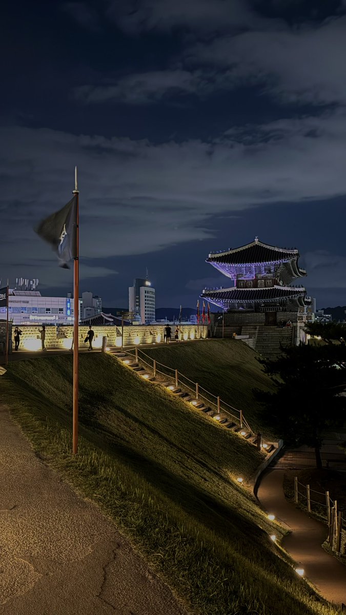 svirhn's tweet photo. 궁둥이 중에 궁둥이는 역시 행궁둥이지〰️ https://t.co/QXKgNeRXxW
