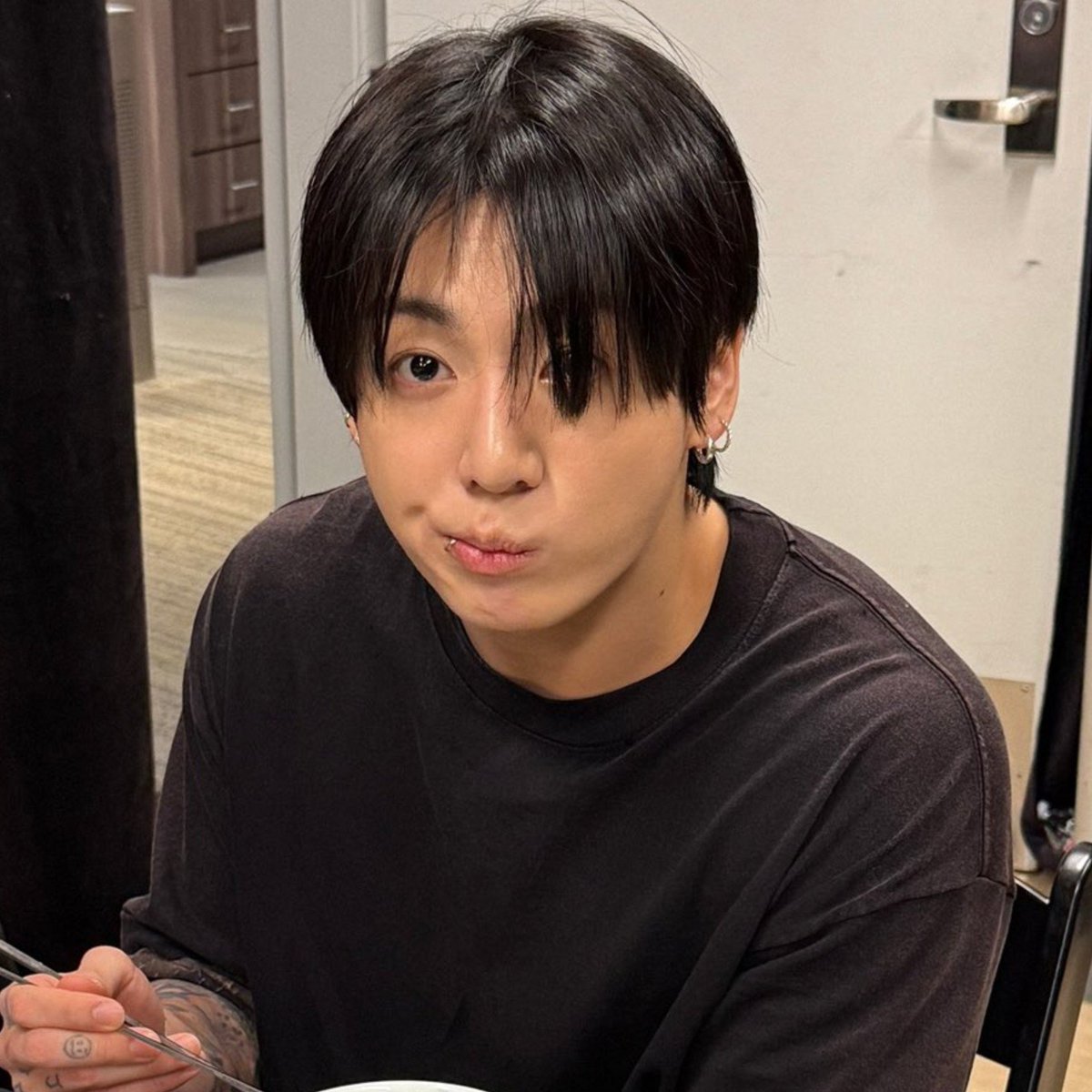 flowykoobi's tweet photo. “can we go....”                            “yes, doll”
“can we buy...”
“can we visit..”
“can we eat...” https://t.co/gpM8eLPNWY