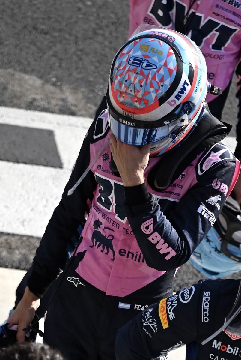 ANPeix's tweet photo. De los errores se aprende, y no tengo dudas de que Franquito va a volver más fuerte de esto. Porque ya lo hizo antes y lo va a volver a hacer.

De nuestro lado nos toca lo de siempre: apoyarlo. Son carreras de autos, estas cosas pasan y van a seguir pasando.

Creo que ahora más que nunca es importante recuperar un poco la armonía entre todos: pilotos, trabajadores y fanáticos de Alpine. No hace falta agregar todavía más presión a situaciones que ya de por sí son difíciles.

Obviamente este error no tiene nada que ver con todo lo que estuvo pasando últimamente, pero tampoco creo que ayude demasiado el clima de calentura que se generó entre Briatore y compañía con los argentinos.

Tratemos entre todos de poner paños fríos. Como digo siempre: si realmente queremos ayudar a Franco, intentemos sumar y no restar.

Por lo pronto, el lunes ya estará nuevamente en el simulador preparando Sepang. A dar vuelta la página y a seguir. 🇦🇷💪

#SiempreConEl43