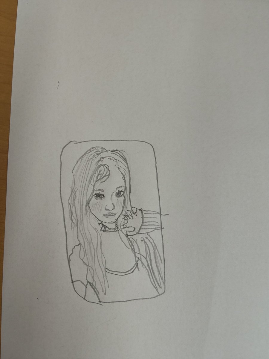 jpn172263's tweet photo. 今日塾バイトで小学生の女の子がスマホに挟んでるモカちゃんを描いてくれた！まっっじで可愛い https://t.co/QgVNgfO8rX