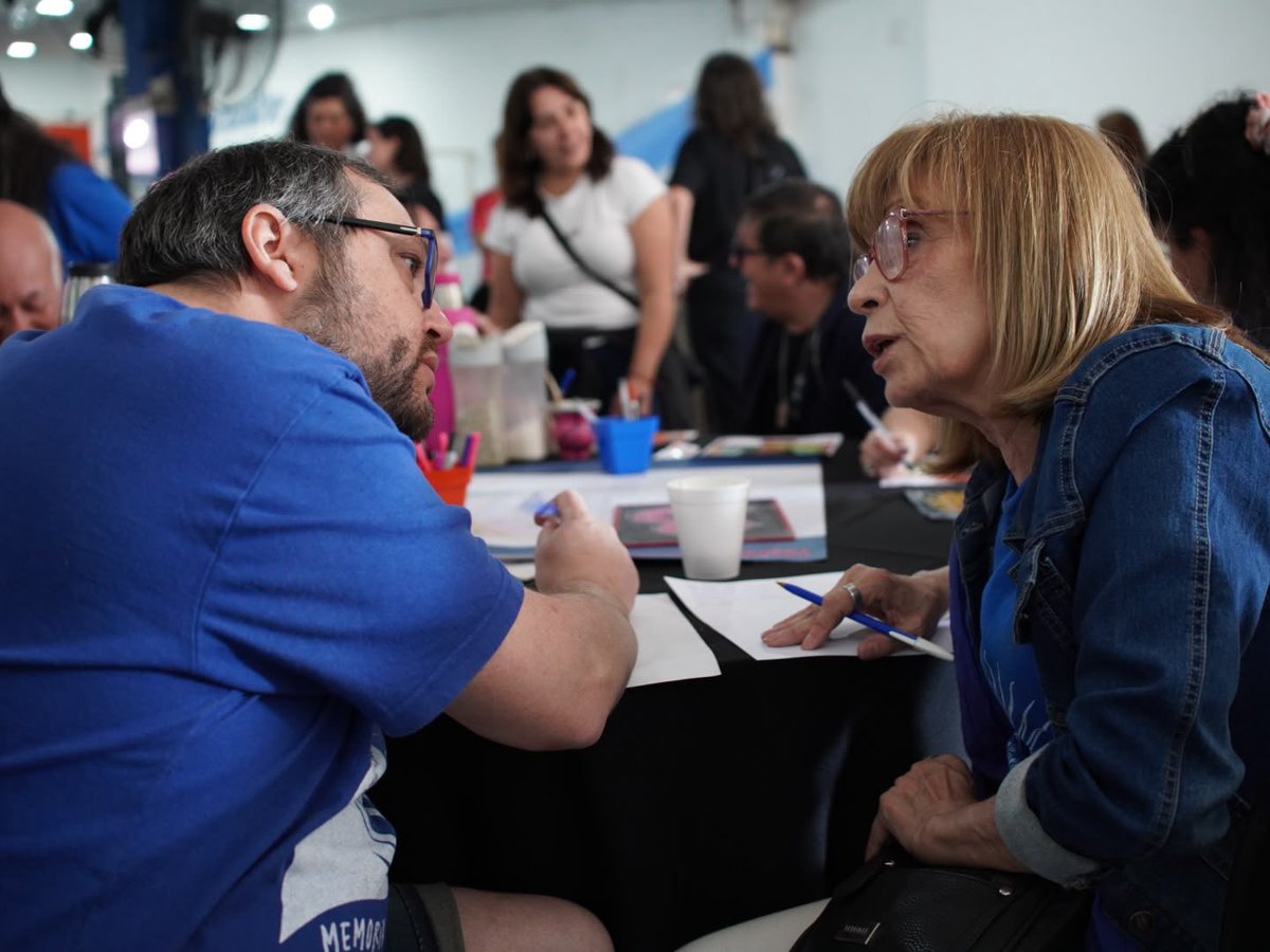 juanmonteverde's tweet photo. Arrancando el cuarto Monteverde Te Escucha. Hoy en el Oeste. La propuesta es la misma que vamos a llevar a los seis distritos de Rosario: que la gente hable, y que la política escuche. https://t.co/AjvvcVovM1
