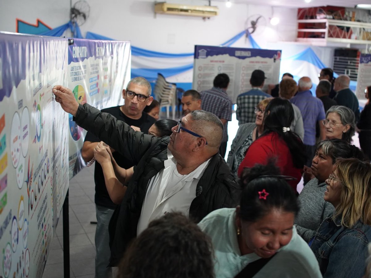 juanmonteverde's tweet photo. Arrancando el cuarto Monteverde Te Escucha. Hoy en el Oeste. La propuesta es la misma que vamos a llevar a los seis distritos de Rosario: que la gente hable, y que la política escuche. https://t.co/AjvvcVovM1