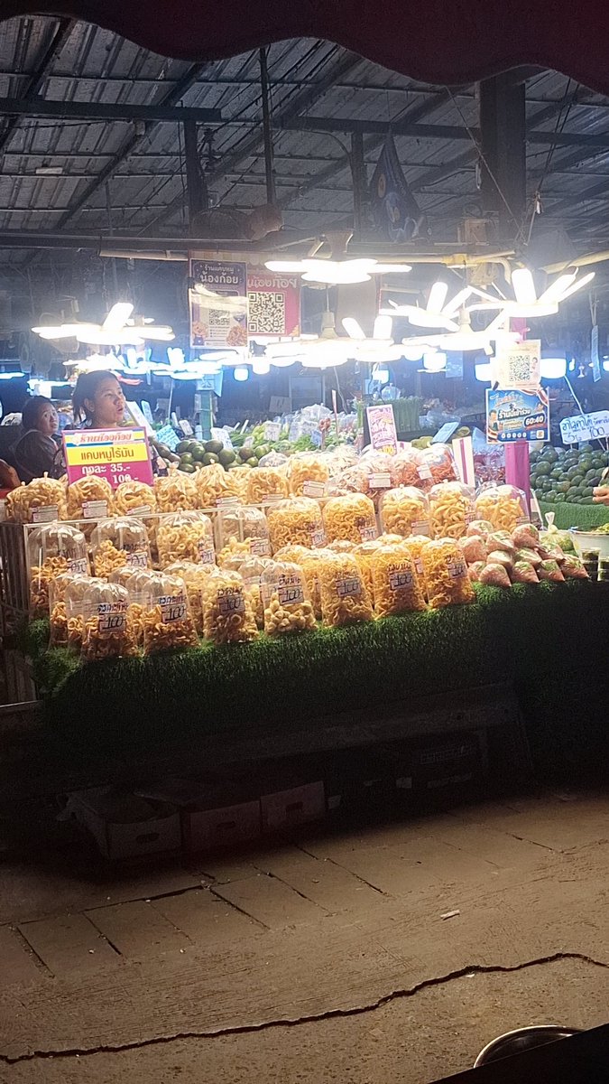 AmnatA62's tweet photo. ซื้อของที่ตลาดมูเซอแม่สอดเอาไปฝากแม่ที่สุพรรณบุรี

go to สุพรรณบุรี https://t.co/Fkkcjm5R4O