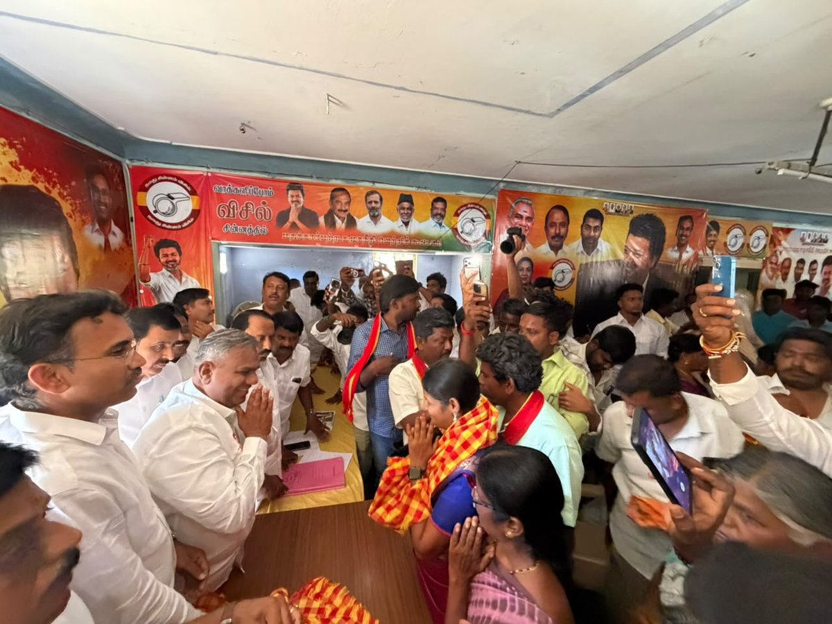 raja145091's tweet photo. மாண்புமிகு தமிழக வெற்றிக் கழகத் தலைவர், தமிழ்நாடு முதலமைச்சர் அவர்களின் வாழ்��்துக்களுடன்,

இன்று (26.09.2026) சன��க்கிழமை, 

மாண்புமிகு தமிழக வெற்றிக் கழக பொதுச்செயலாளர், ஊரக வளர்ச்சி மற்றும் நீர்வளத்துறை அமைச்சர் திரு.N. ஆனந்த், MLA அவர்கள் முன்னிலையில், தாராபுரம் தொகுதியில் திமுக மற்றும் அதிமுக கட்சிகளை சேர்ந்த 100க்கும் மேற்பட்டோர் தங்களை தமிழக வெற்றிக் கழகத்தில் இணைத்துக் கொண்டனர். மேலும் வரவிருக்கும் இடைத்தேர்தலில் மதசார்பற்ற சமூகநீதி வெற்றி கூட்டணி சார்பில் தாராபுரம் தொகுதியில் போட���டியிடும் வேட்பாளர் திருமதி பி. சத்தியபாமா அவர்களை வெற்றி பெற உழைப்போம் என்று தெரிவித்தனர்.

இந்நிகழ்வில் மாண்புமிகு மருத்துவம் மற்றும் மக்கள் நல்வாழ்வுத் துறை அமைச்சர் டாக்டர் K.G. அருண்ராஜ் அவர்கள், மாண்புமிகு வருவாய் மற்றும் பேரிடர் மேலாண்மைத் துறை அமைச்சர் திரு. கே.ஏ. செங்கோட்டையன் அவர்கள், மாண்புமிகு இயற்கை வளங்கள் துறை அமைச்சர் டாக்டர் டிகே.பிரபு அவர்கள், மாண்புமிகு தொழிலாளர் நலன் மற்றும் திறன் மேம்பாட்டு துறை அமைச்சர் திரு.ஜா.முகமது பர்வேஸ் அவர்கள், மாண்புமிகு பல்லடம் சட்டமன்ற உறுப்பினர் திரு. கே.ராம்குமார் அவர்கள், புதுக்கோட்டை மாவட்ட அமைப்புச் செயலர் திரு.C. விஜயபாஸ்கர் அவர்கள், கழக துணைப் ப��துச்செயலாளர் திரு. உடுமலை K. ராதாகிருஷ்ணன் அவர்கள், பல்வேறு மாவட்டச் செயலாளர்கள் மற்றும் கழகத் தோழர்கள் உடன் இருந்தனர்.