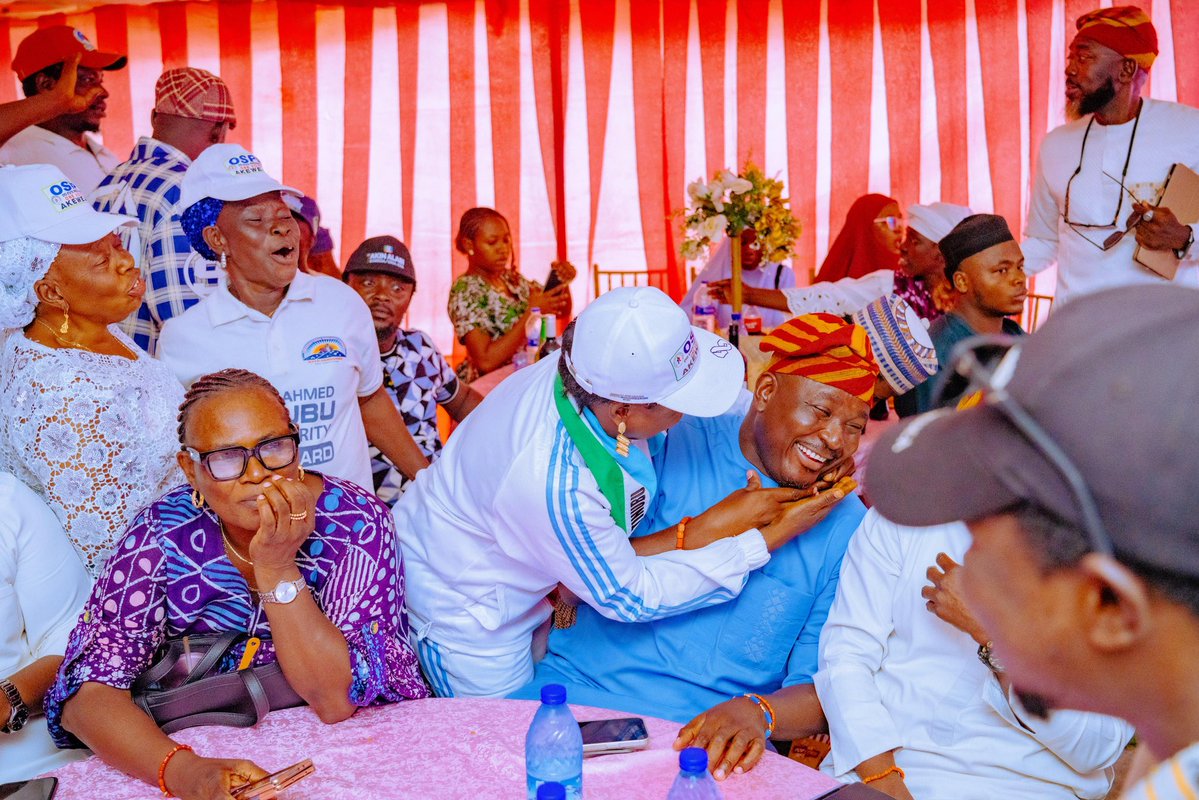 akinalabi's tweet photo. I was at Old Ife Road, Ibadan to celebrate with Alh Abdulmumuni Mustapha and his wife Hajia Munirat Mustapha as their daughter, Hafsoh, turned ONE. May she grow in great health and wisdom. https://t.co/IMUFngNstY