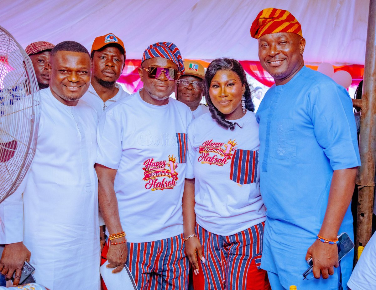 akinalabi's tweet photo. I was at Old Ife Road, Ibadan to celebrate with Alh Abdulmumuni Mustapha and his wife Hajia Munirat Mustapha as their daughter, Hafsoh, turned ONE. May she grow in great health and wisdom. https://t.co/IMUFngNstY