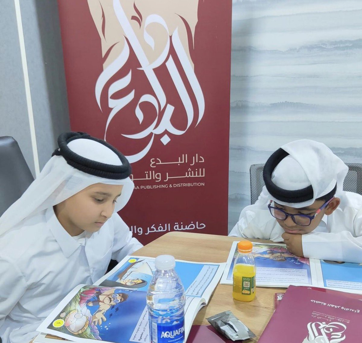 andalus_primary's tweet photo. دار البدع للنشر والتأليف،تسعد بالزيارة الاستطلاعية، التي قام بها أبناؤنا الطلبة إلى الدار الثلاثاء 22-9-2026،وتسلط الضوء عليها،وترصد تفاعلهم بين جنباتها،وتصفحهم لأرففها، المفعمة برائحة الكتابة، والتأليف؛ فأفسحت المجال أمامهم،وسهلت مهمتهم تجسيدا لرؤيتها وتطلعها لبناء الجيل الواعد. https://t.co/puf1usXlhN