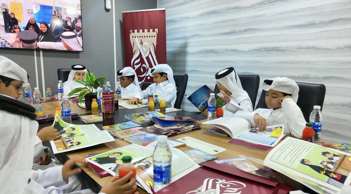 andalus_primary's tweet photo. دار البدع للنشر والتأليف،تسعد بالزيارة الاستطلاعية، التي قام بها أبناؤنا الطلبة إلى الدار الثلاثاء 22-9-2026،وتسلط الضوء عليها،وترصد تفاعلهم بين جنباتها،وتصفحهم لأرففها، المفعمة برائحة الكتابة، والتأليف؛ فأفسحت المجال أمامهم،وسهلت مهمتهم تجسيدا لرؤيتها وتطلعها لبناء الجيل الواعد. https://t.co/puf1usXlhN