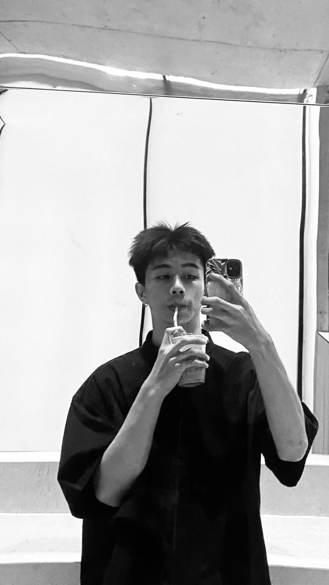 thanarxw_'s tweet photo. ทำไม X ต้องให้ลงได้แค่ 4รูปปป https://t.co/Dh1gZGSKDR