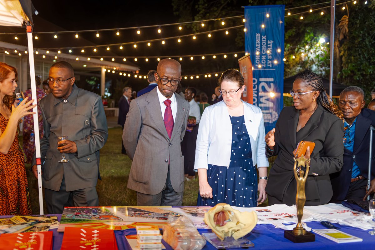 UKinDRC's tweet photo. #JournéeMondialeDeLaContraception 
| Lors d’une réception à la Résidence britannique , nous avons célébré avec nos partenaires une avancée majeure pour la santé et le pouvoir de décision des femmes en DRC

#MonCorpsMonChoix 🇬🇧🇨🇩 https://t.co/7rj8ozeglM