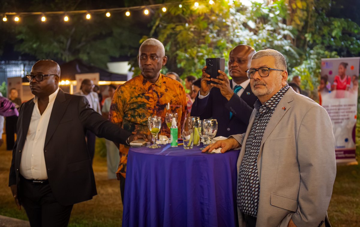 UKinDRC's tweet photo. #JournéeMondialeDeLaContraception 
| Lors d’une réception à la Résidence britannique , nous avons célébré avec nos partenaires une avancée majeure pour la santé et le pouvoir de décision des femmes en DRC

#MonCorpsMonChoix 🇬🇧🇨🇩 https://t.co/7rj8ozeglM