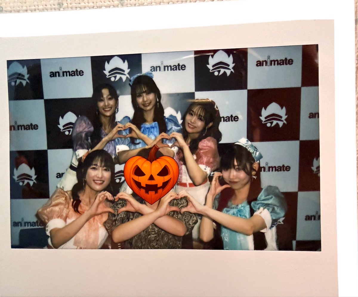 mcz_45AS's tweet photo. i☆Risちゃんのリリイベ✨
会場の照明が悪かったのか撮るチェキが全部暗くて集合チェキtake4…
何回も撮り直しして頂きありがとうございました🙇‍♀️
ラストチャンスで綺麗に撮れて良かった😭
家宝が増えました！！ https://t.co/cUxLXrhTfV