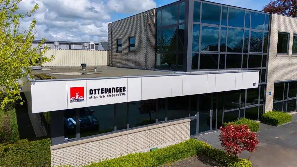 KBurgerDirven's tweet photo. Terwijl Kyiv🇺🇦 non stop wordt bestookt, begint maandag 28sept. in moskou de beurs Agroprodmash. Machinebouwer @OttevangerME uit Moerkapelle met vestigingen in heel NL staat er met een stand alsof er niks aan hand is. Vertrek uit rusland, annuleer uw deelname aan Agroprodmash.🧵1/ https://t.co/a9BZTIv6CY