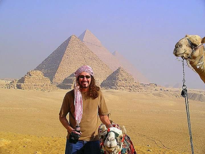 DaveMelton7's tweet photo. @janninereid1 Yes, I have been to 21 countries, and still want to see more.
 Here are pics from some of those countries.

1. The Pyramids at Giza, Egypt
2. Stonehenge in England
3. Arch de Triumph in Paris, France
4. The Tsar Bell inside The Kremlin in Moscow, Russia https://t.co/KAbfMcF37j