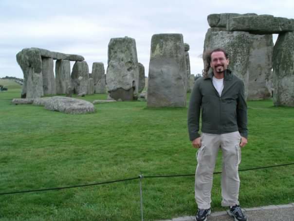 DaveMelton7's tweet photo. @janninereid1 Yes, I have been to 21 countries, and still want to see more.
 Here are pics from some of those countries.

1. The Pyramids at Giza, Egypt
2. Stonehenge in England
3. Arch de Triumph in Paris, France
4. The Tsar Bell inside The Kremlin in Moscow, Russia https://t.co/KAbfMcF37j