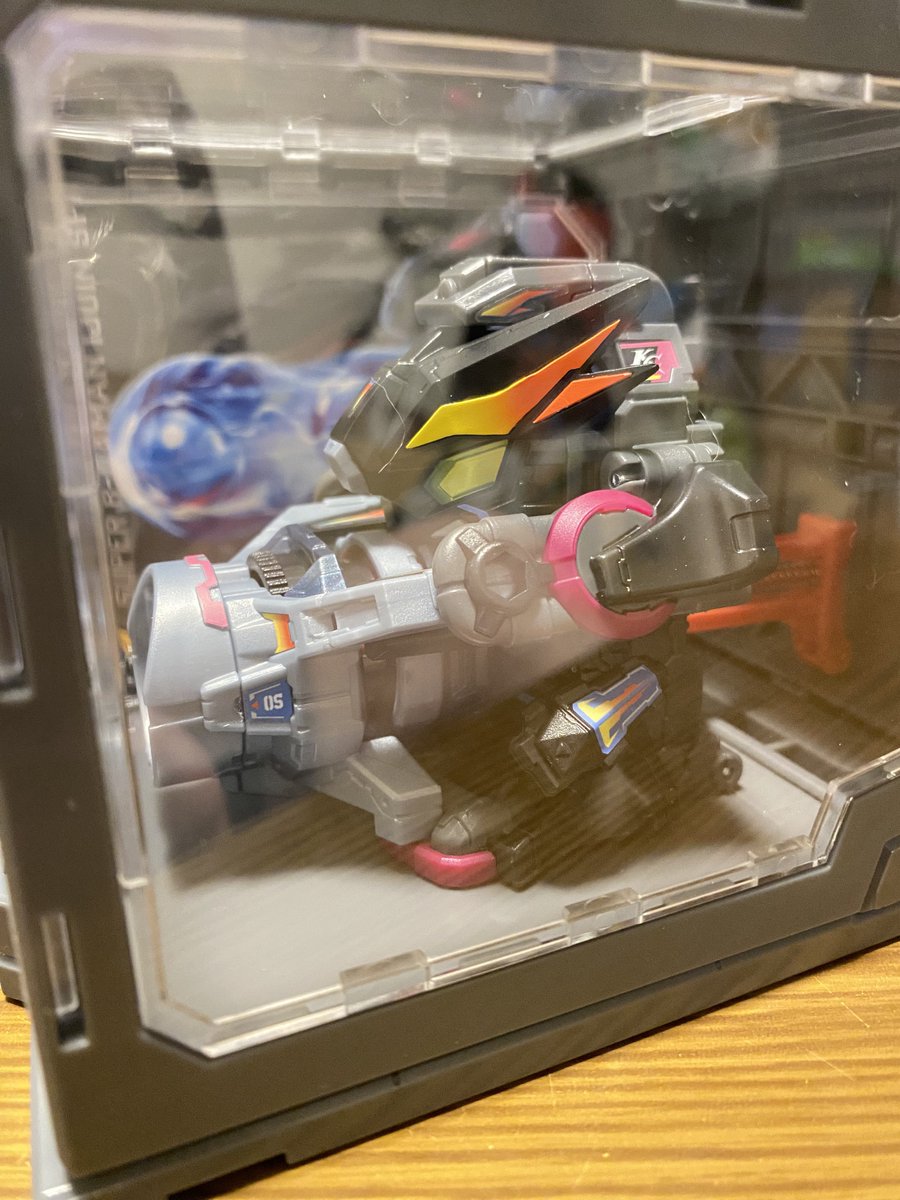 crossboneX001's tweet photo. ケーニッヒケルベロス&amp;コンテナケース完成❗️
これってショートバレル装着すると締め打ちって出来なくない？って昔の玩具の時から思ってるけど実際どうなんだろう？🤔
#スーパービーダマン
#ケーニッヒケルベロス https://t.co/BKjmhEKQ3D